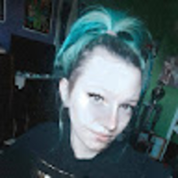 Meet your Posher, Candace - Picture 1 of 2